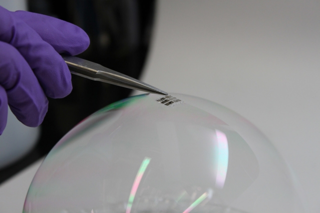 Ultrathin solar cells