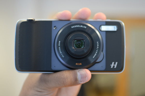 moto-z-play-droid-and-hasselblad-mod-hands-on-3-720x480-c