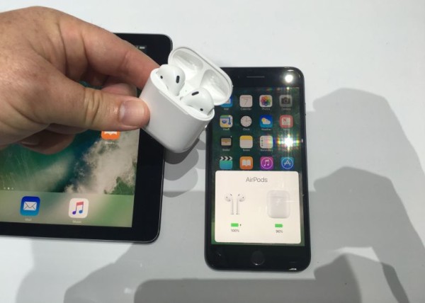 gallery-1473293015-airpods-pair