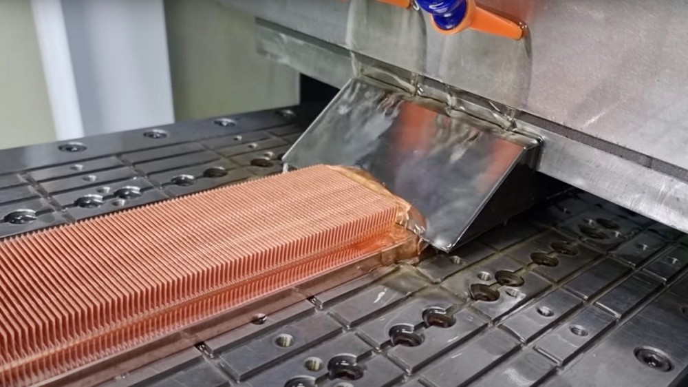 Video showing how heatsinks for game consoles and PCs are made