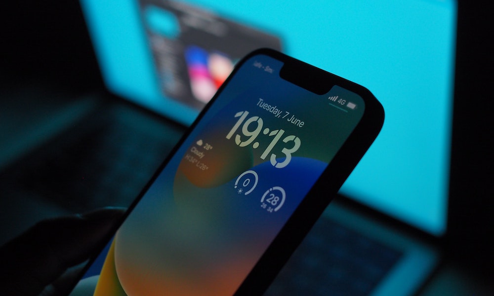 iOS 16 Beta Lock Screen on iPhone 13