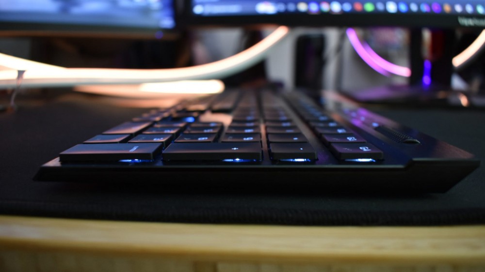 Side profile of Corsair K100 Air Wireless keyboard