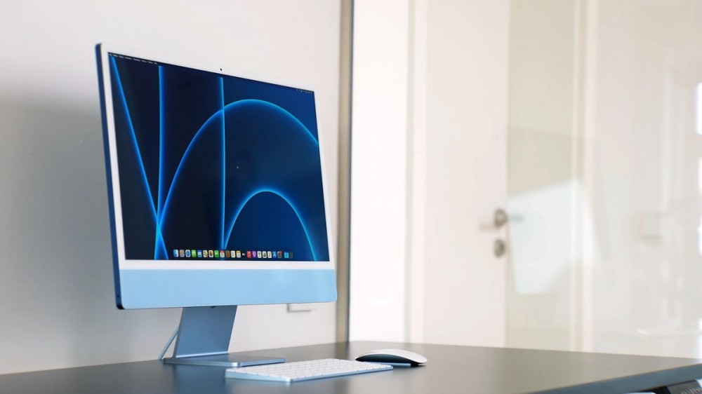 A 24-inch iMac sitting on a desk