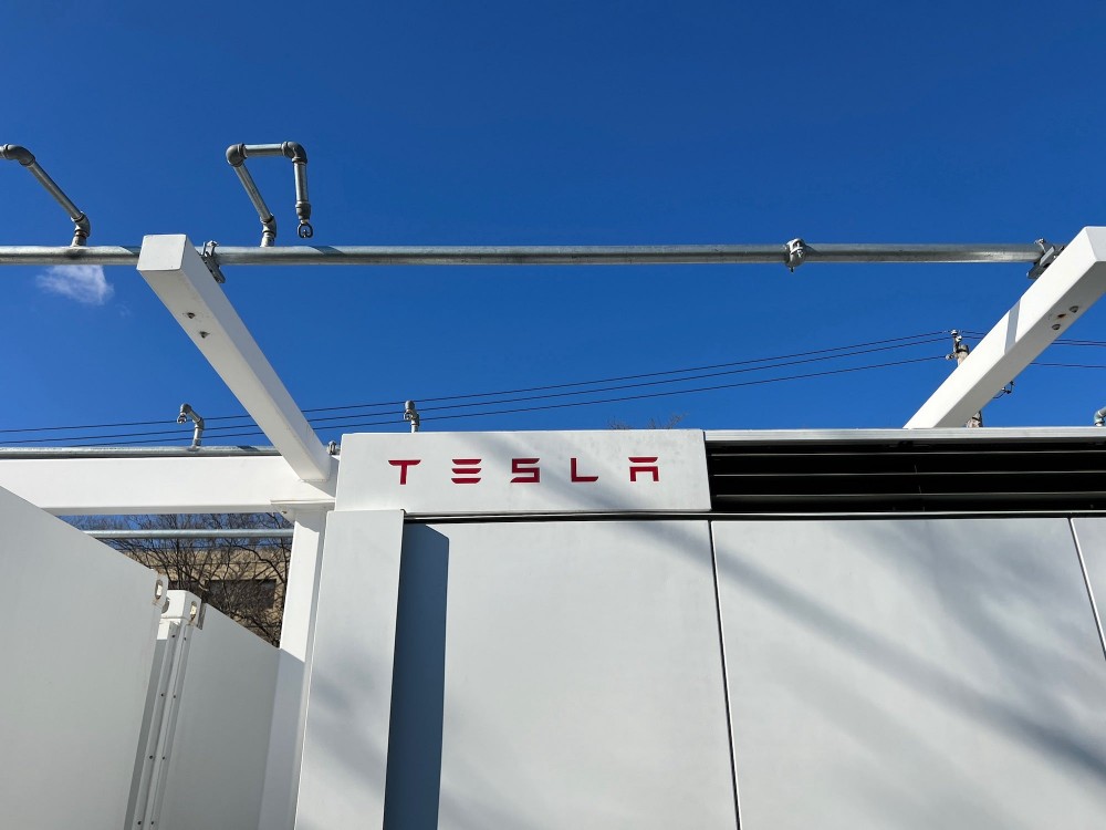 Nine Dot Energy says that this is the first use of Tesla Megapacks in New York City.