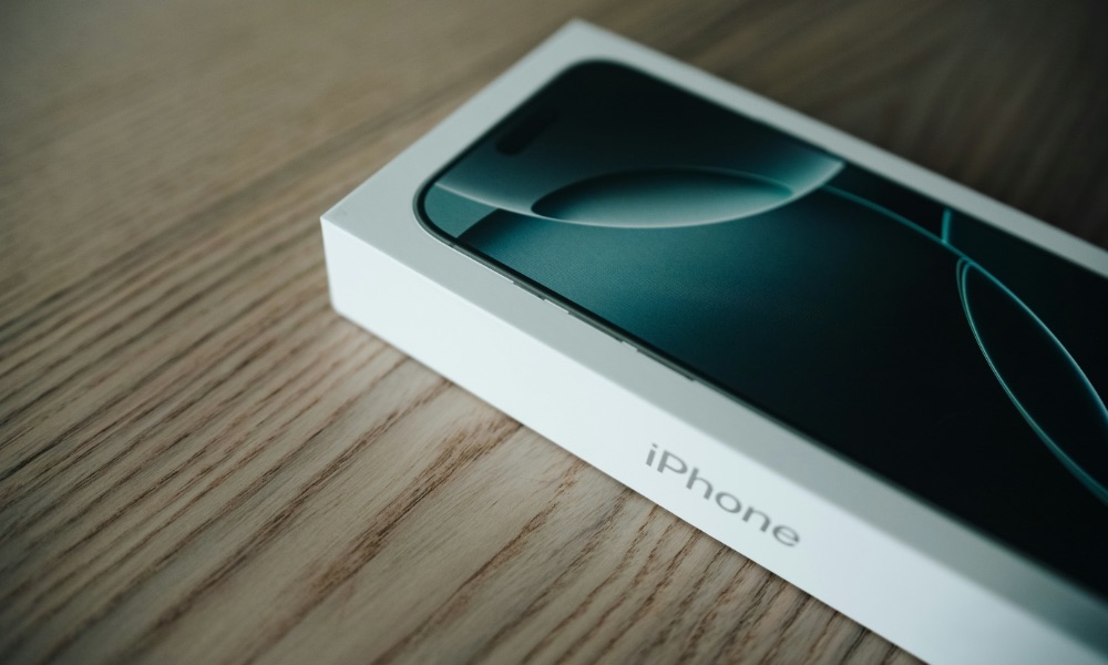 iPhone 16 Pro Max boxSemeon Hrozian 1